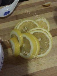 美味的腌制柠檬做法图解3)