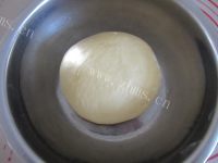 自制花式豆沙面包做法图解4)