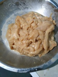 质嫩爽口的青椒肉丝做法图解4)
