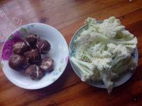 家常菜香菇炒花菜做法图解1)