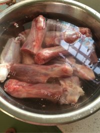 滋补炖羊骨做法图解1)