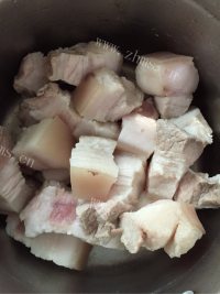 绝色红曲焖红烧肉做法图解1)