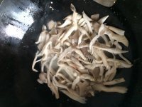 家常菜平菇烧豆腐做法图解7)