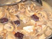 滋补的松茸菌炖鸡