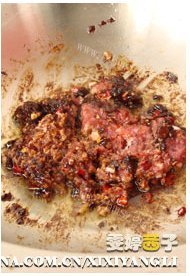 豆酱蒜香牛肉拌面做法图解5)