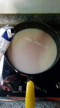 美味的椰香奶茶做法图解4)