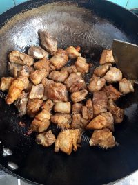 香软排骨砂锅煲做法图解3)