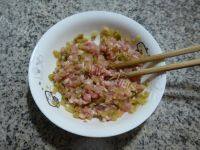美味的榨菜猪肉馅锅贴做法图解6)