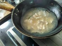 美味的鲈鱼豆腐汤做法图解8)