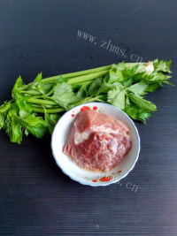 唇齿留香的芹菜炒肉做法图解1)