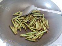 家常菜肉末干煸豆角做法图解6)