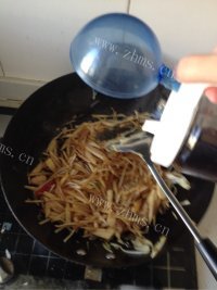 鲜美可口的酸辣土豆丝做法图解12)