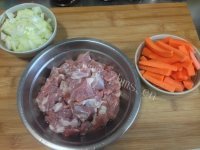 色泽鲜亮的羊肉抓饭做法图解1)