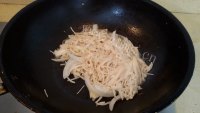家常菜洋葱炒金针菇做法图解5)