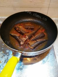 自制茄汁秋刀鱼做法图解4)