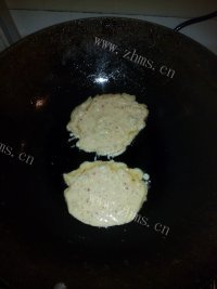 美味的包菜鸡蛋饼做法图解7)