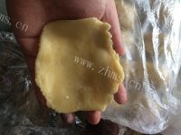 色泽鲜亮的红豆酥饼做法图解5)