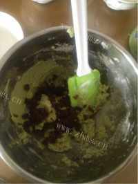 自制抹茶蔓越莓饼干做法图解4)