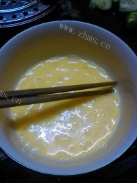 五味俱全的黄瓜炒蛋做法图解3)