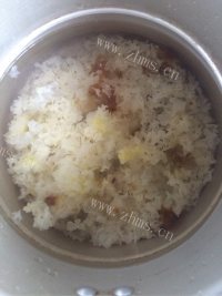 美味的桃胶野生椴木银耳红枣做法图解3)