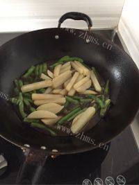 家常菜豆角炖土豆做法图解6)