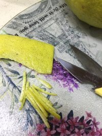 诱人的蜂蜜柚子茶做法图解2)