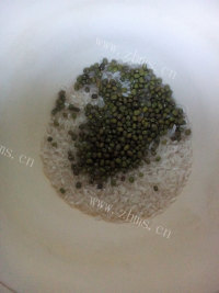 大米绿豆粥做法图解2)