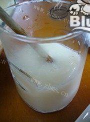 自制火腿香肠脆皮披萨做法图解3)
