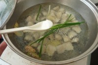美味的白贝清煮油麦菜做法图解3)