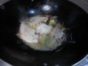 清炖偏口鱼做法图解2)