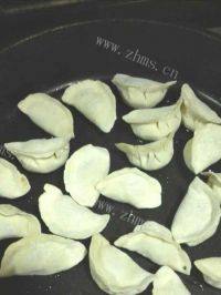 色泽不错的冰花煎饺做法图解1)