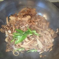 好吃的笋干炒肉做法图解6)