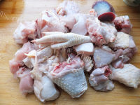 营养丰富的板栗炖鸡的做法图解三