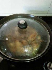 美味的茶树菇焖鸡翅做法图解12)