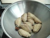 美味的糖醋鸡翅做法图解4)