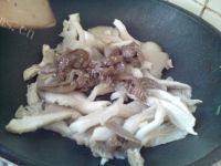 凤尾菇炒羊肚的做法图解五