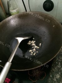 美味营养的炒白菜做法图解2)