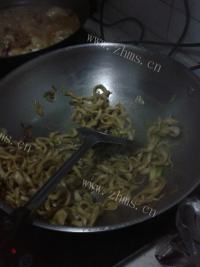 美味的孜然面筋做法图解4)