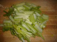 家常菜芹菜炒豆芽做法图解1)
