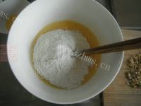 自制核桃酥饼做法图解4)