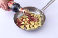 自己做的腊肉土豆焖饭做法图解2)