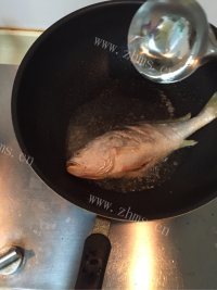 五味俱全的红烧黄花鱼做法图解7)