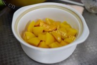 黄桃罐头做法图解4)
