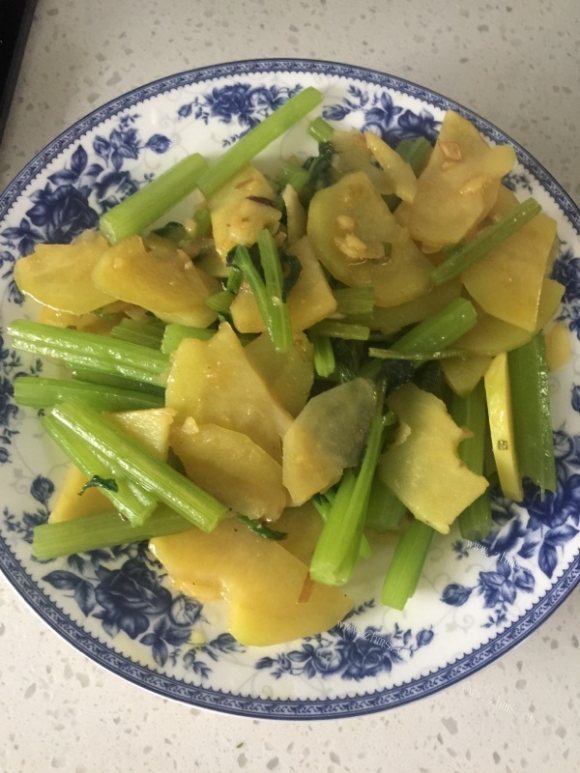芹菜炒土豆片