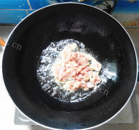家常白花菜炒瘦肉做法图解5)