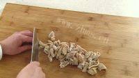 家常菜泡椒肥肠做法图解3)