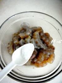 美味虾仁腰果炒意粉做法图解5)