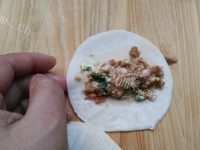 美味的鲜肉锅贴做法图解5)