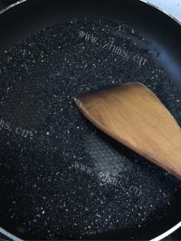 美味营养的黑芝麻汤圆做法图解1)