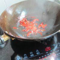 简单易做的酸辣蕨菜做法图解4)